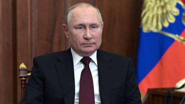 روسيا وأوكرانيا: قدرة بوتين على تحمل العقوبات &amp;quot;تعتمد على وفاء الأصدقاء وولاء النخبة&amp;quot;- الغارديان - BBC News عربي