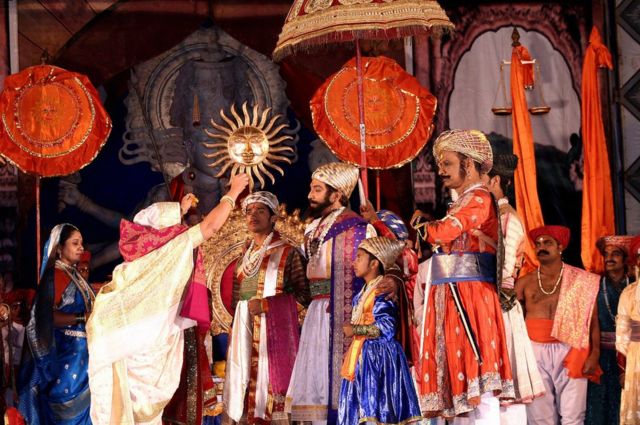 పురంధరే రాసిన 'జాన్తా రాజా' నాటకంలోని సన్నివేశం