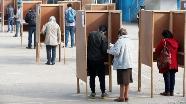Chilenos votam