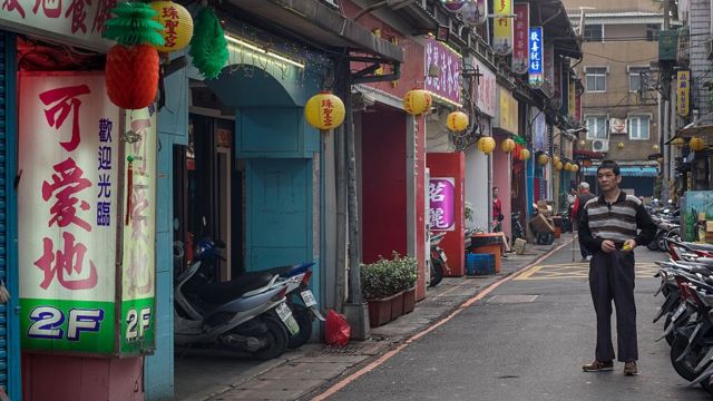 Distrito da luz vermelha de Taiwan, repleto de casas de chá e casas de massagem