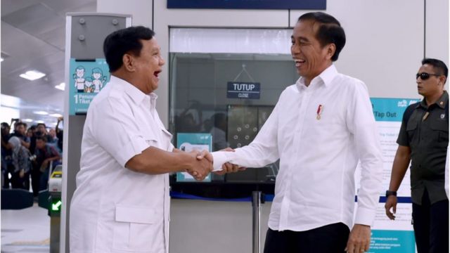 Dalam Foto Pertemuan Pertama Joko Widodo Dan Prabowo Subianto Seusai