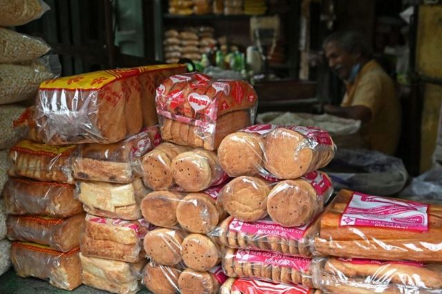 ஒரு உணவை வாங்குவதற்கு முன்பு அதன் லேபிளை படிப்பதன் அவசியம் என்ன?