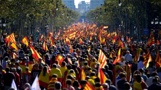 バルセロナで大規模な独立反対集会 スペインの結束求め cニュース