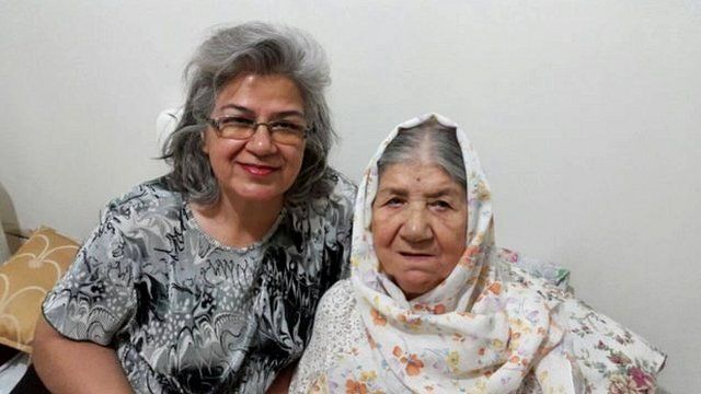 منصوره بهکیش با مادرش معروف به مادر بهکیش که از سردمداران جنبش دادخواهی زنان ایران بعد از انقلاب بود