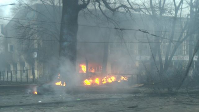 Un edificio en llamas en Babi Yar