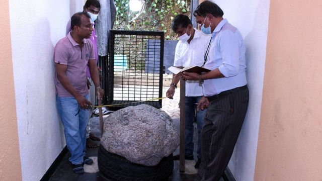 World's largest star sapphire cluster