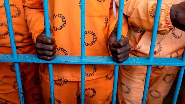 Coronavirus : Protestations Dans Les Prisons Sud-africaines - BBC News ...