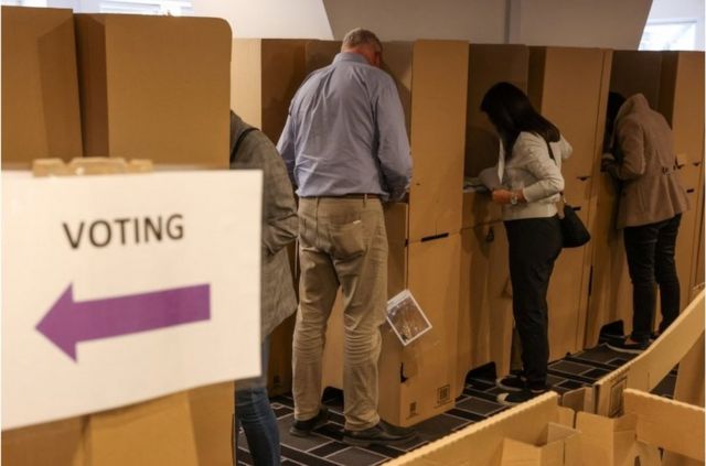 5月17日，在悉尼中央商務區的澳大利亞選舉委員會提前投票中心，一些選民在澳大利亞全國大選前投票。