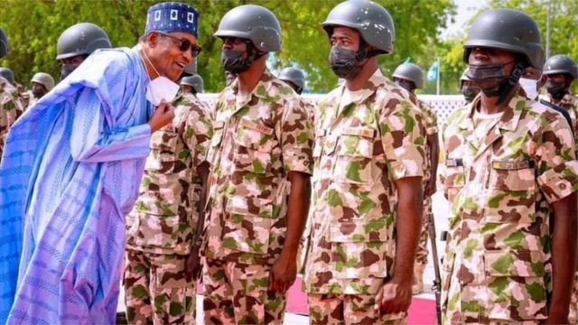 Aarẹ Muhammadu Buhari ati awọn ọmọ ogun