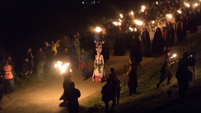 فرقة مهرجان بلتان الناري في الاحتفال السنوي على تلة كالتون، في اندبرة، اسكتلندا، عام 2019.