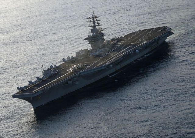 آمریکا می‌گوید ناو هواپیمابر یو‌اس‌اس آیزنهاور روز یکشنبه به یک پیام درخواست کمک پاسخ داده و هلیکوپترهایش سه قایق حوثی‌ها را «در دفاع از خود» غرق کرده‌اند