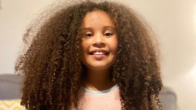 La Jeune Fille Qui A Laisse Pousser Ses Cheveux Afro Pendant Six Ans Pour Les Donner En Charite c News Afrique