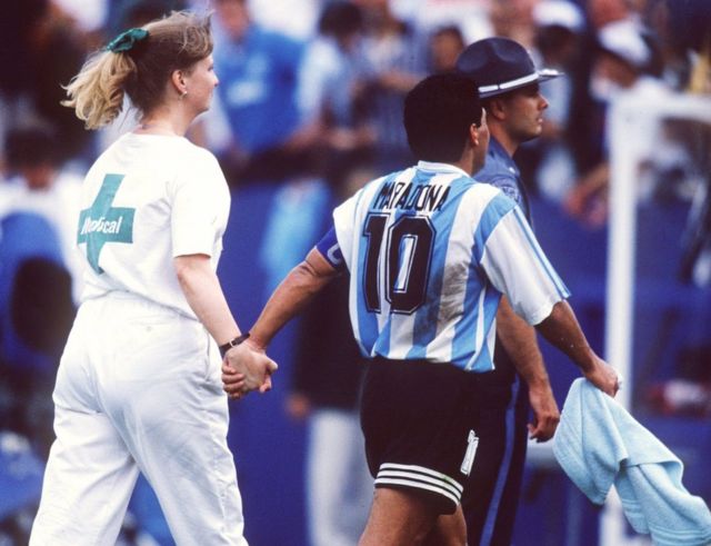 Maradona con enfermera