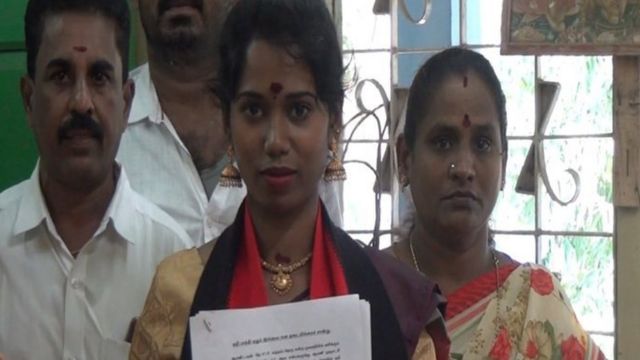 ஆரணி பேரூராட்சியில் வெற்றி பெற்ற 21 வயது ரேவதி