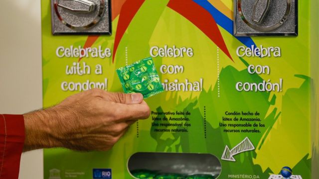 در طول المپیک ۲۰۱۶ ریودوژانیرو، ورزشکاران آشکارا تشویق می‌شدند تا از کاندوم‌های مجانی که در اختیارشان قرار گرفته بود استفاده کنند