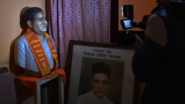 দিল্লিতে হিন্দু মহাসভা কার্যালয়ে নাথুরাম গোডসের মূর্তি