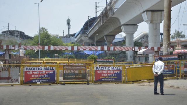 Police barricades blocking the way at the Delhi- Uttar Pradesh border at Kaushambi on April 21, 2020