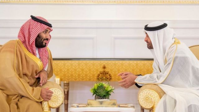 ولي العهد السعودي محمد بن سلمان مع ولي عهد أبوظبي محمد بن زايد في أبو ظبي، في 22 نوفمبر/تشرين الثاني 2018