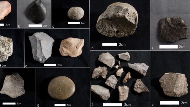 Variedad de rocas encontradas en el yacimiento arqueológico.