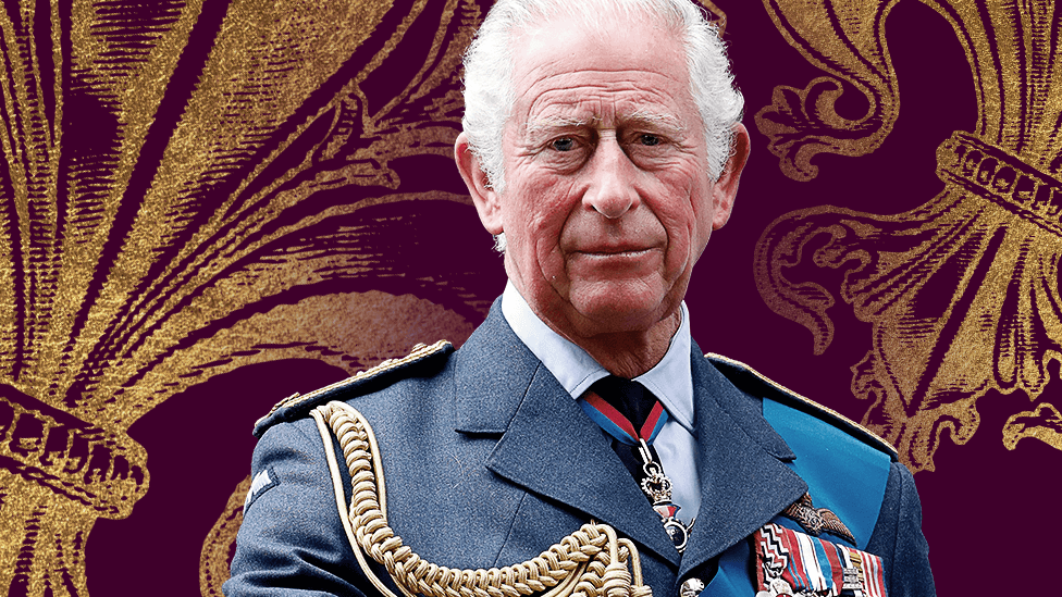 Carlos III: los ritos de la coronación del monarca (y cuán diferente será de las coronaciones anteriores) - BBC News Mundo