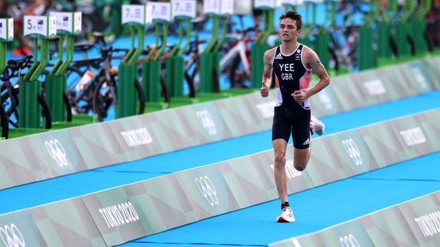 Alex Yee running at the Tokyo Olympics