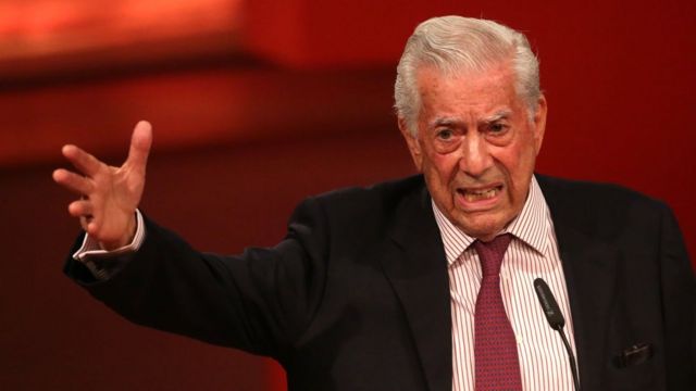 El premio nobel de literatura Mario Vargas Llosa