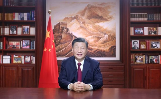 新年前夕，中国国家主席习近平通过中央广播电视总台和互联网，发表2023年新年贺词（新华社照片，北京，2022年12月31日。新华社记者 鞠鹏 摄）