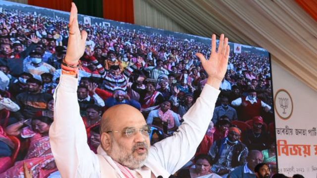 নির্বাচনী জনসভায় ভাষণ দিচ্ছেন অমিত শাহ