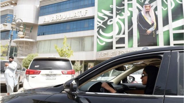 سعودی حکمرانوں نے خواتین کو محرم کے بغیر گاڑی چلانے کی بھی اجازت دی ہے جو اس سے پہلے نہیں تھی