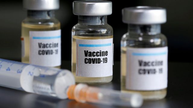 Koronavirüs aşısı yazan tüpler