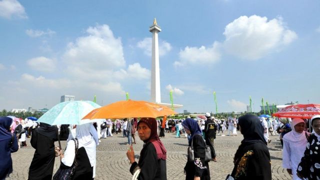 Monas