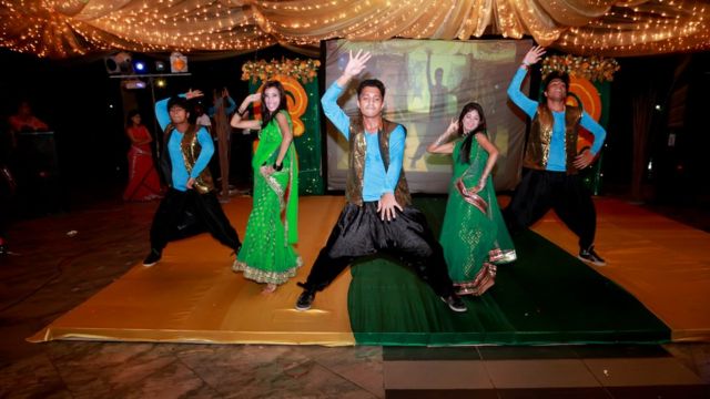 চলছে হলুদের অনুষ্ঠানের নাচ-গান