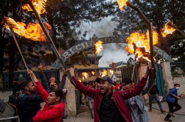 इन्धनको मूल्यवृद्धिको चर्को विरोध भएको छ