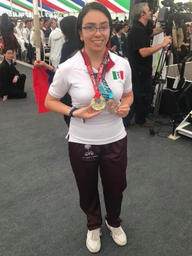 Ana Paula con sus medallas