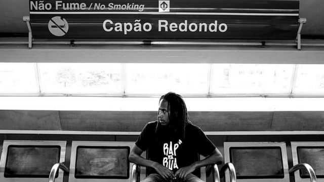 Jordan na estação de metrô do Capão Redondo