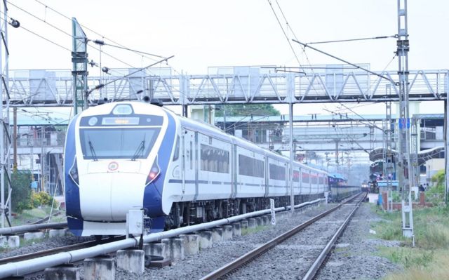 கோவை - பெங்களூரு வந்தே பாரத் ரயில்: புதிய வசதிகள் என்ன? கட்டணம் எவ்வளவு?