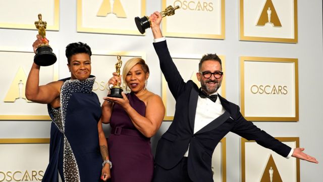 Oscars 2021: Nomadland, Anthony Hopkins and Daniel Kaluuya share glory -  BBC News