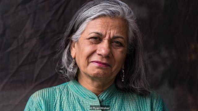 रत्ना ओमीदवर, अप्रवासी