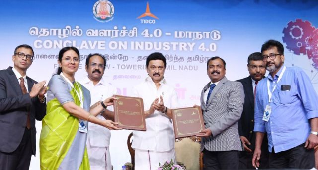 நாளையை நோக்கி இன்று - தலைநிமிர்ந்த தமிழ்நாடு எனும் தொழில் வளர்ச்சி 4.0 மாநாட்டில் கையெழுத்தான புரிந்துணர்வு ஒப்பந்த நிகழ்ச்சியில் மாநில முதல்வர் மு.க. ஸ்டாலின், அமைச்சர் தங்கம் தென்னரசு.