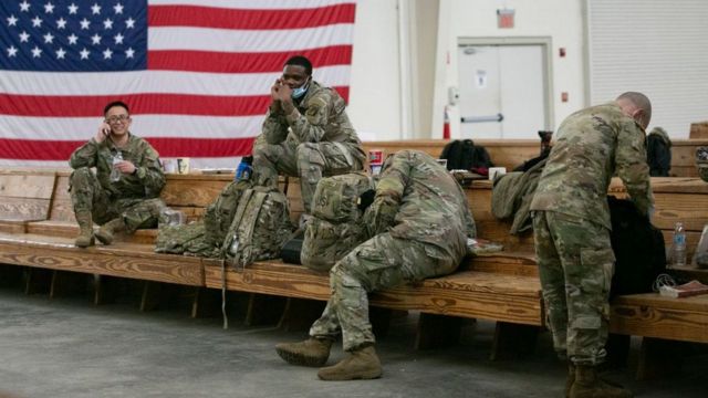 Військові чекають відправки до Європи на базі у США