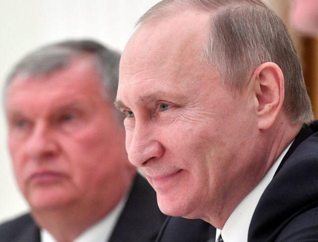 2017年，伊戈尔·谢钦（左）和普京。(photo:BBC)