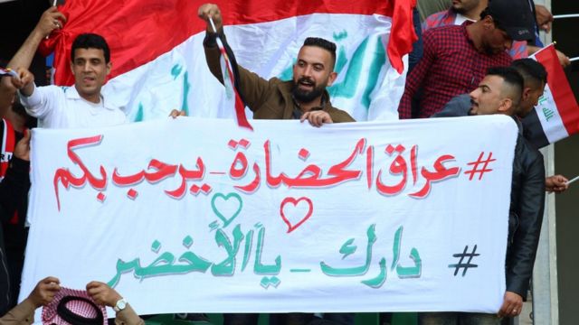 المشجعون العراقيون يرحبون بالسعوديين