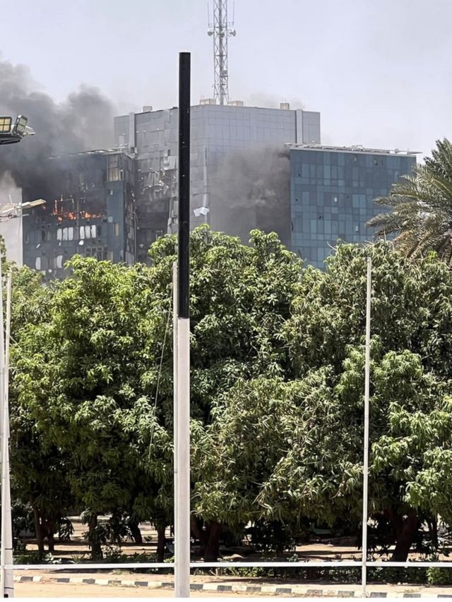 اندلاع النيران في مقر قوات "الدعم السريع" في الخرطوم