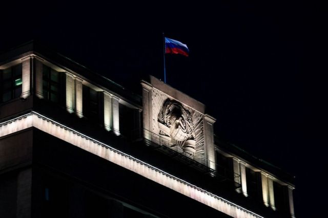 Imagen de la bandera rusa en el Parlamento.