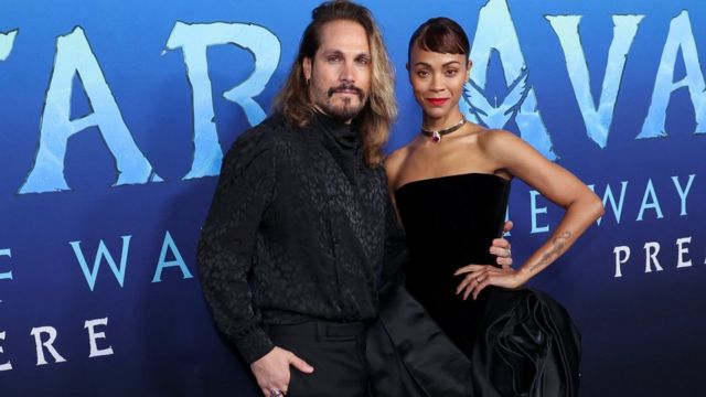 Zoe Saldana, the protagonist of Avatar: The Path of Water, with her husband.