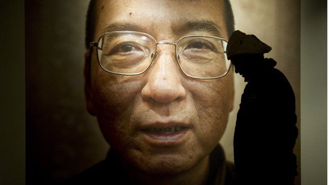 刘晓波逝世:社交媒体艺术家作品纪念中国异见人士 - BBC News 中文