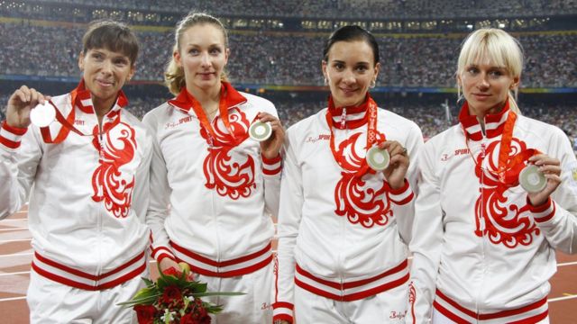 Российская женская эстафетная сборная с серебряными медалями пекинской Олимпиады