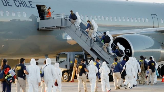 Avión de la Fuerza Aérea de Chile transporta a deportados el pasado miércoles 10 de febrero.