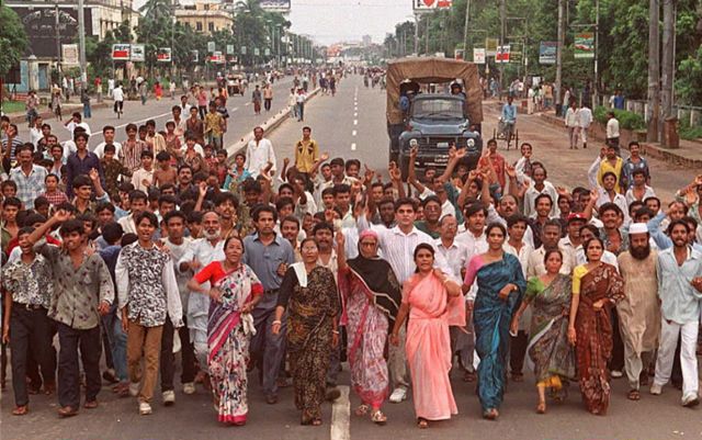 রাজনৈতিক কর্মীর মিছিল 