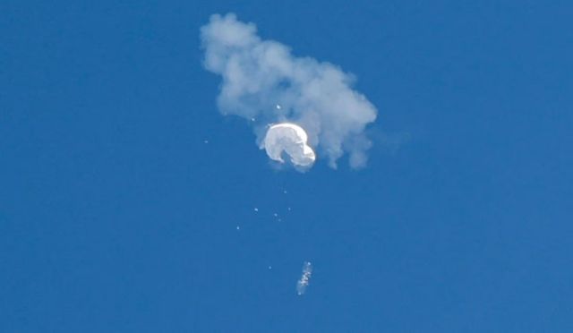 Một khinh khí cầu tình nghi là do thám của Trung Quốc bị Mỹ bắn hạ ngoài khơi bang South Carolina hôm 04/02 